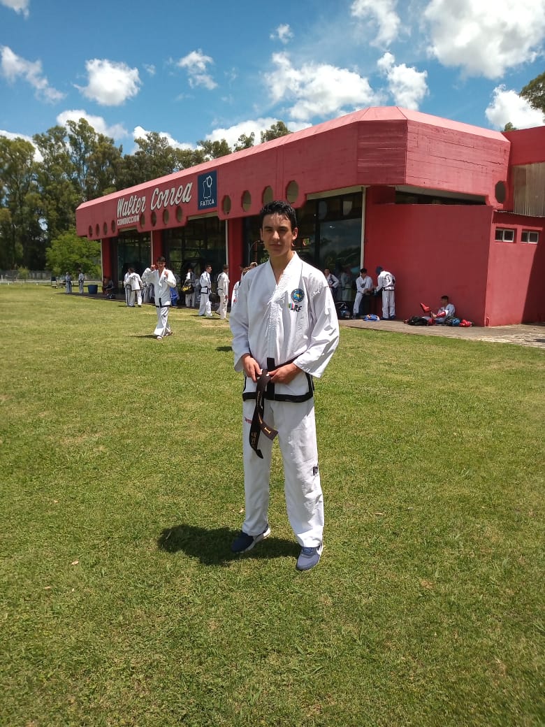 Galvense entrena con la selección nacional juvenil de taekwondo