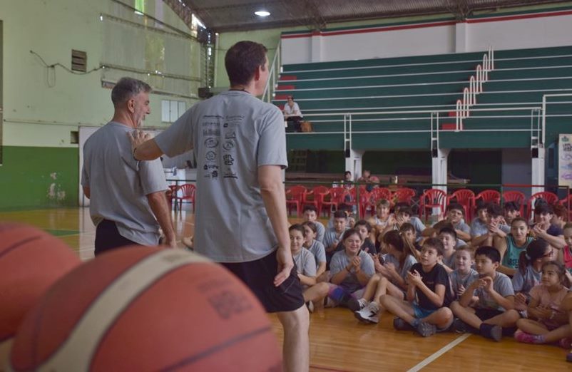 80 chicos participaron del primer campus interno de básquetbol organizado por el Centenario BBC