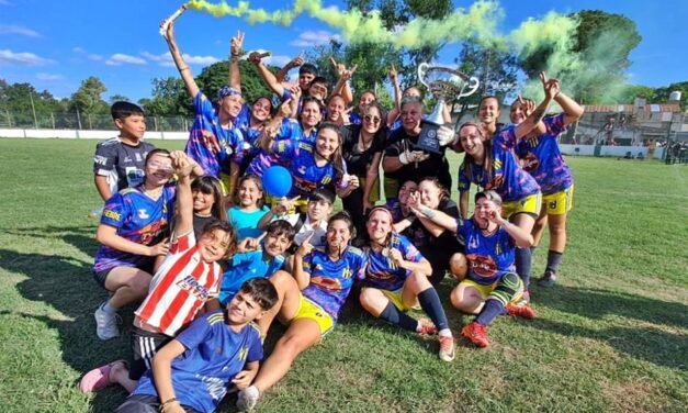 El plantel femenino del Ceci BBC, campeón absoluto 2024 de la Liga del Fútbol Galvense